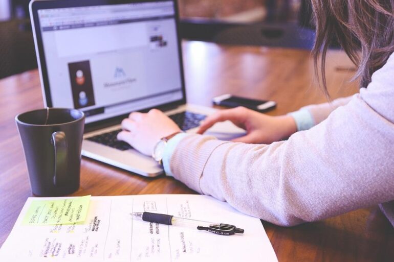 Understanding the Contrast: Document-by-Document vs. Course-by-Course Evaluation